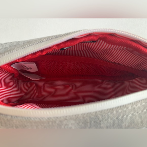 Herschel travel kit/toiletry bag/pencil pouch - Picture 2 of 5